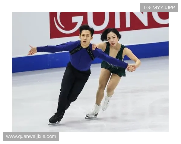 冰上共舞，花滑天鹅队演绎极致欢乐！(1)